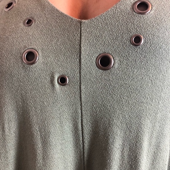 Solddd Outtt - Picture 3 of 4